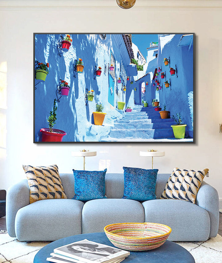 Cuadro Chafchaouen City en salón moderno — lienzo sobre sofá gris, decoración de pared con fotografía marroquí, Massinart