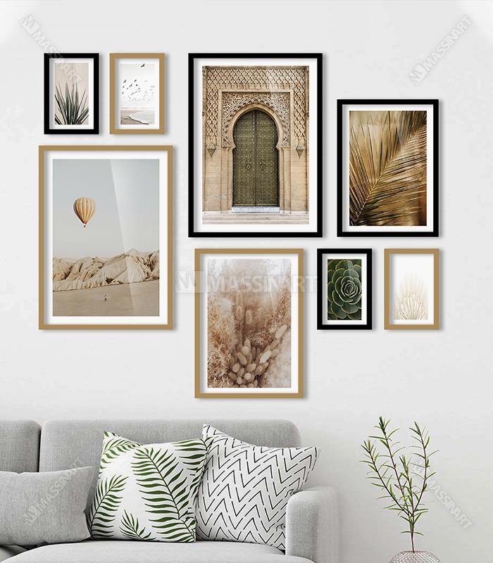 Composición mural Moroccan Boho — set de marcos en beige, blanco y dorado con puerta marroquí, palmeras y paisaje desértico — Massinart