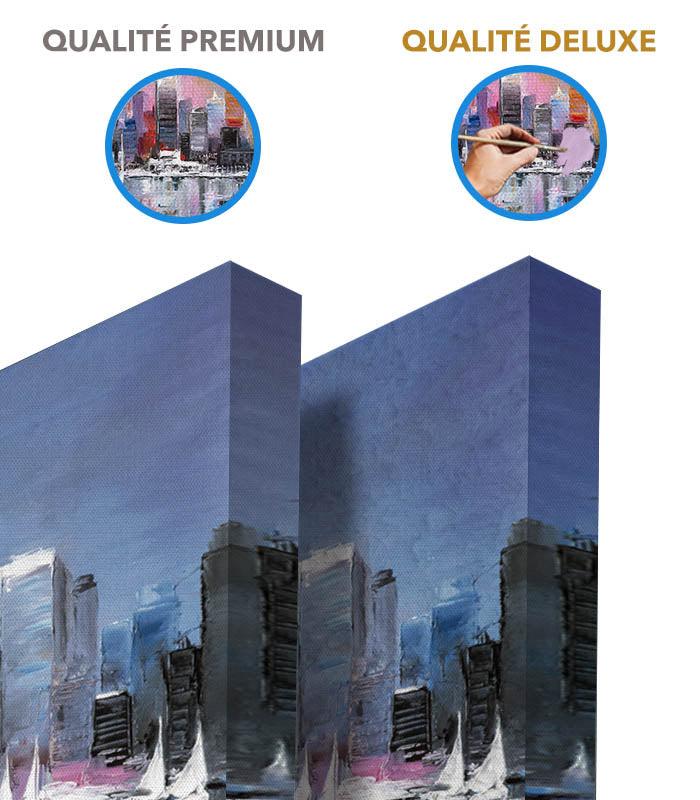 Cuadro Reflection of Buildings sobre pared blanca, detalle de acabado lienzo Massinart