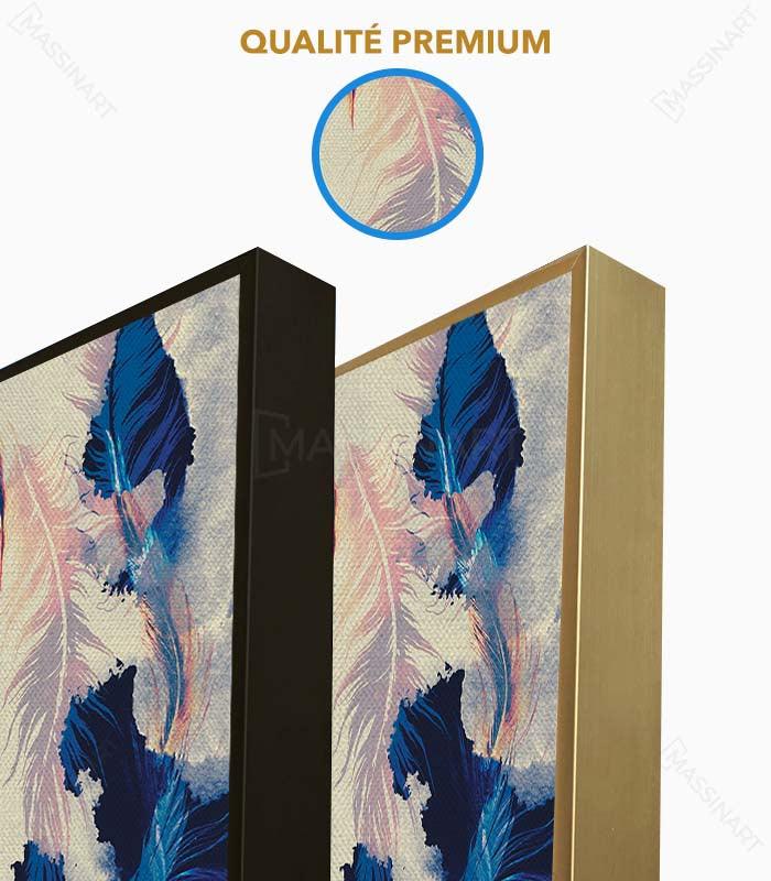 Cuadro Feathers Abstract Massinart — simulación dormitorio, ambiente sereno con composición de plumas