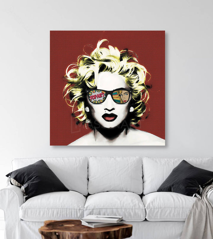 Cuadro pop art retrato de Madonna con gafas de colores sobre fondo rojo, estilo serigrafía, Massinart