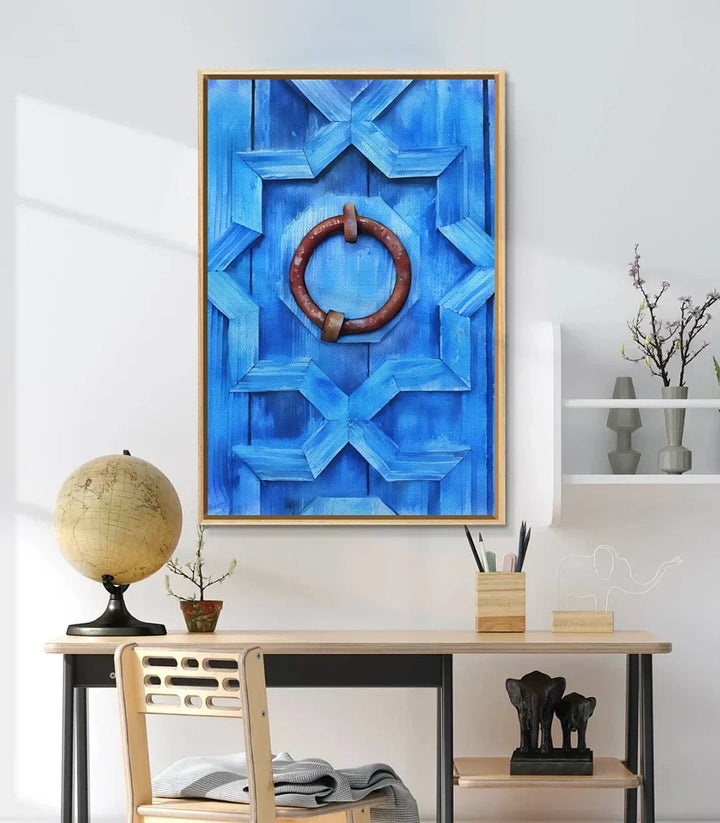 Cuadro Blue Door decorando la pared de un salón contemporáneo - Massinart