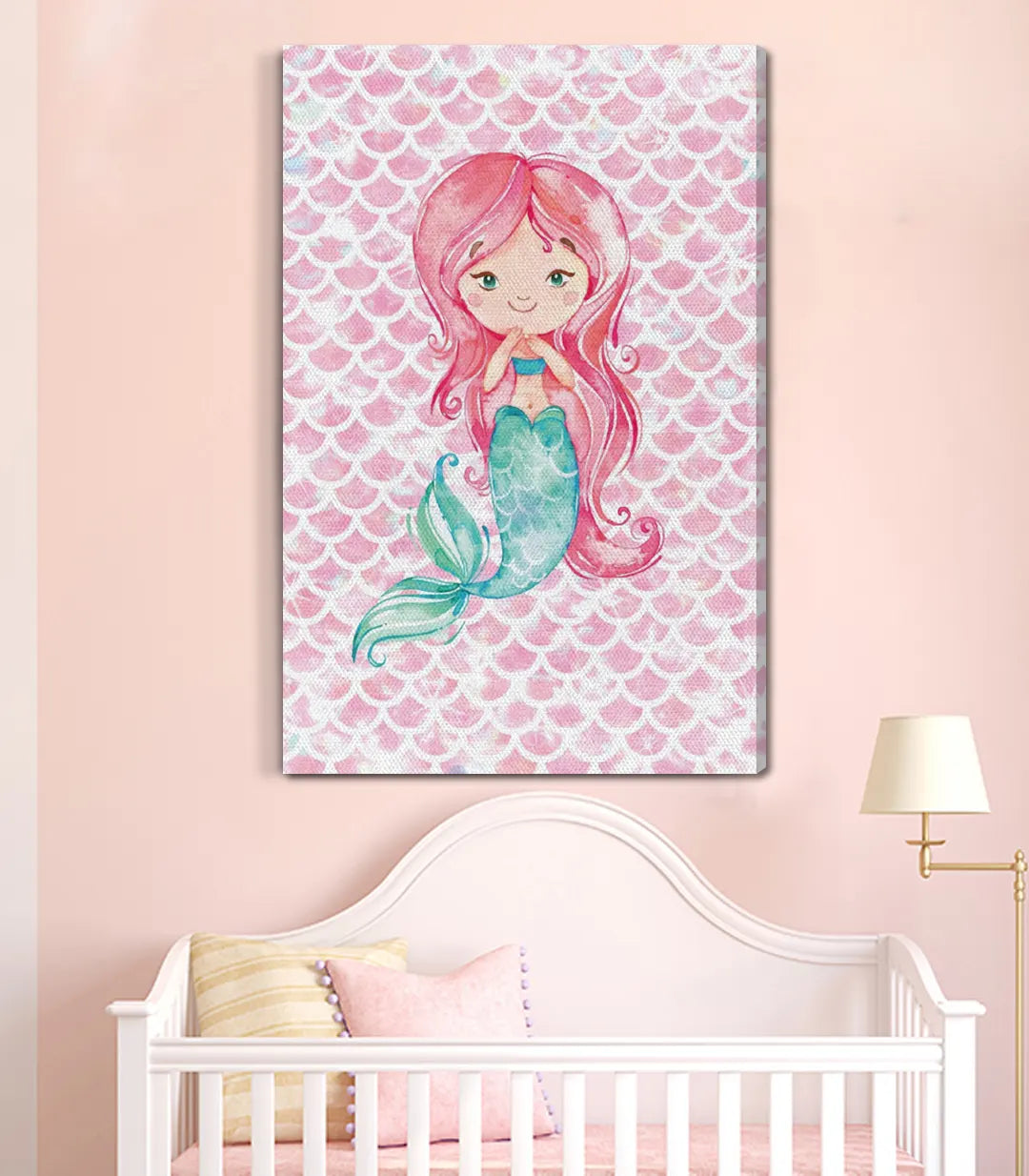 Cuadro Mermaid en habitación infantil con tonos rosas Massinart