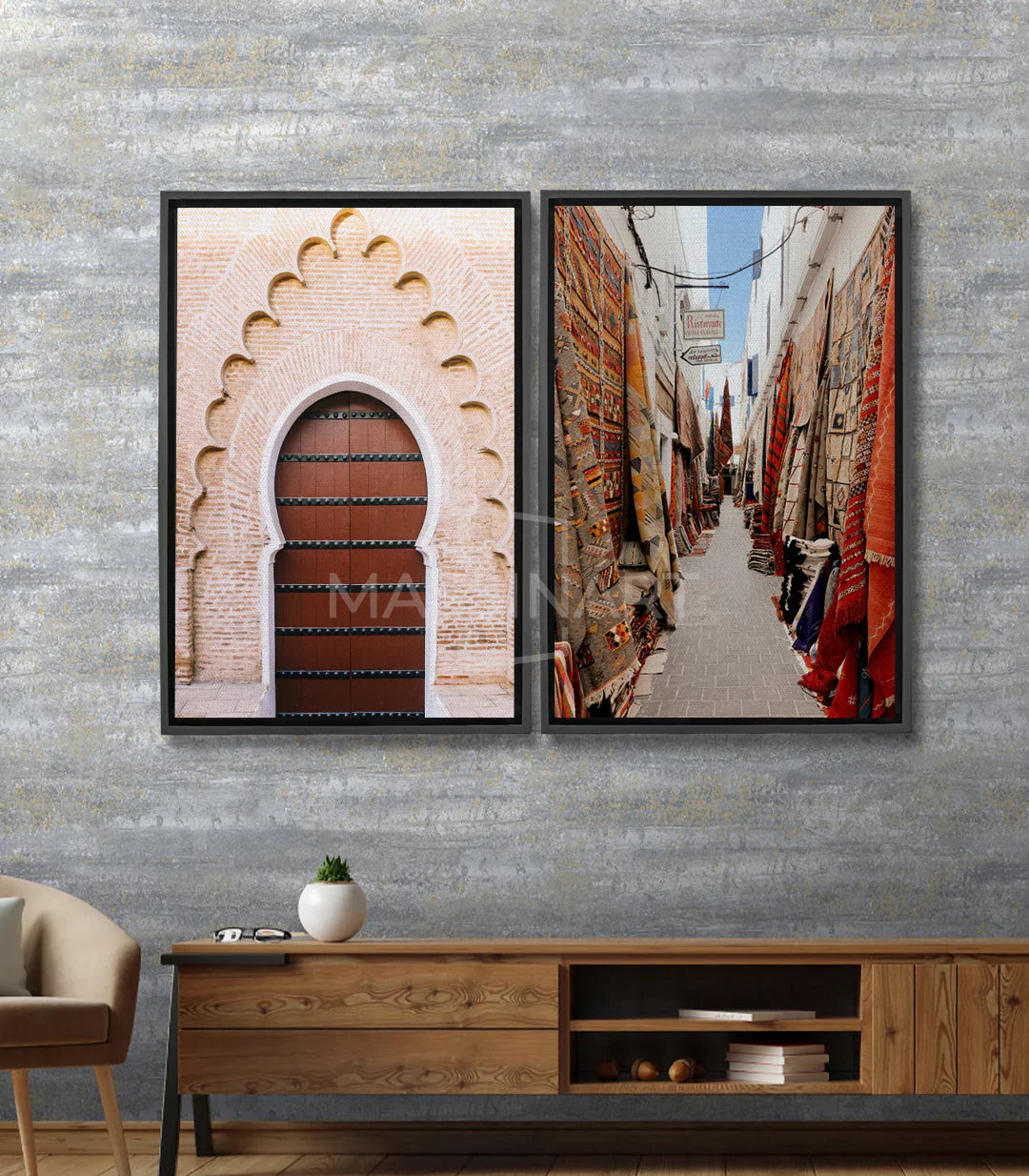 Cuadro Essouira Echo díptico — puerta marroquí y alfombras de zoco en tonos cálidos, Massinart