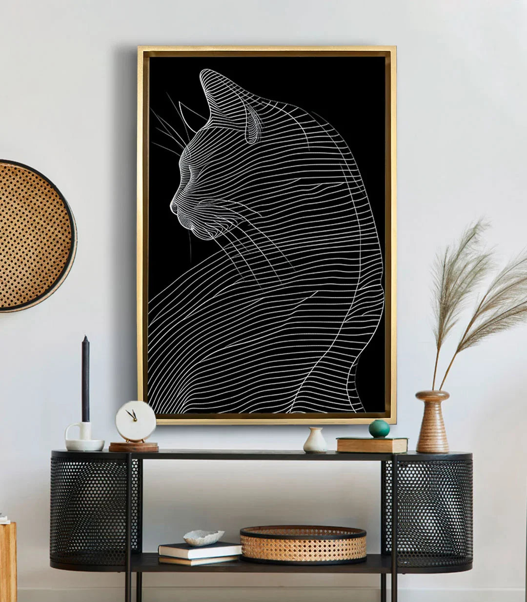 Cuadro Linear Cat sobre mueble negro en salón moderno — decoración minimalista