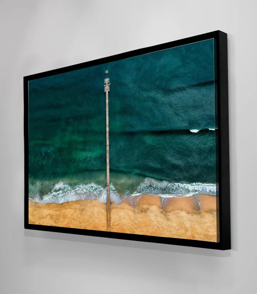 Salón contemporáneo decorado con el cuadro Ocean Path, paisaje marino en pared — Massinart