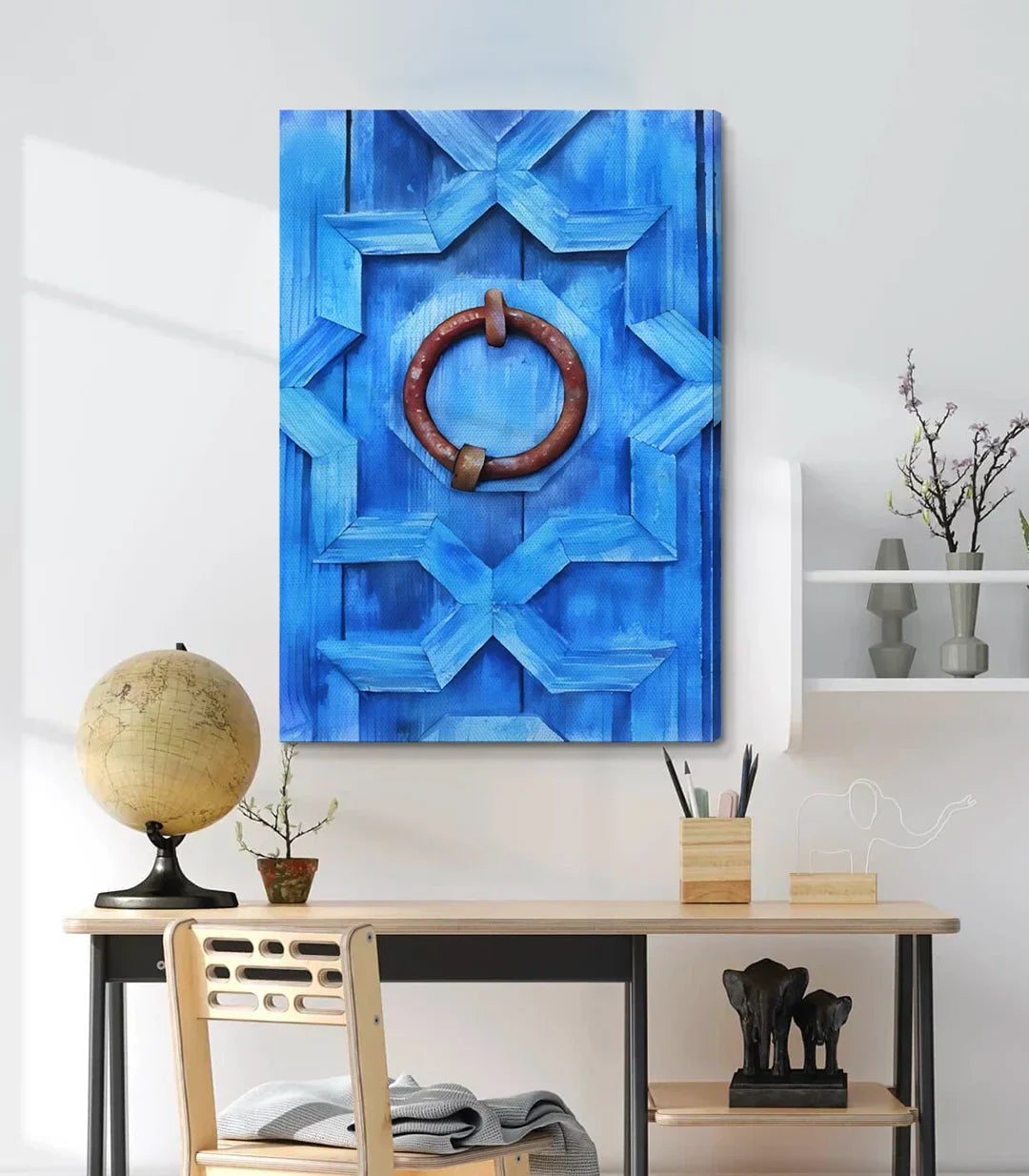 Cuadro Blue Door en la decoración mural de un dormitorio - Massinart
