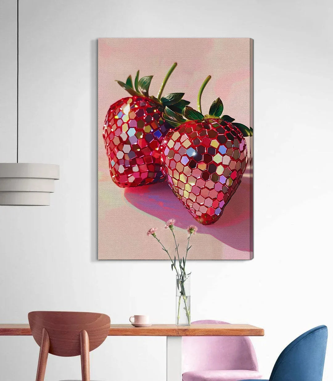 Cuadro de fresas coloridas en decoración de dormitorio, arte mural moderno — Massinart