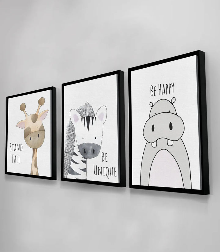 Tríptico «Be Unique» con marco negro en habitación infantil — Massinart