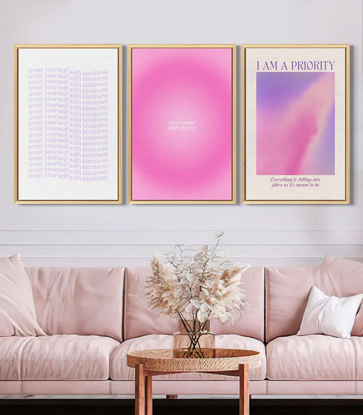 Cuadro 'I am a priority' con degradado rosa violeta y texto en beige, decoración motivacional — Massinart