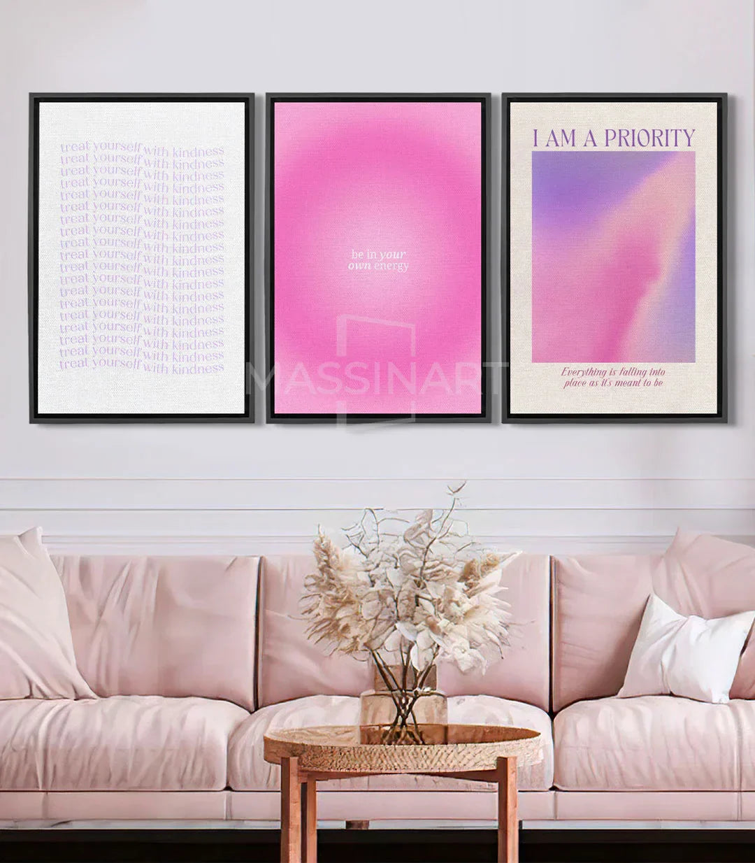 Cuadro con afirmación 'Treat yourself with kindness' en texto repetido lila sobre blanco, estilo minimalista — Massinart