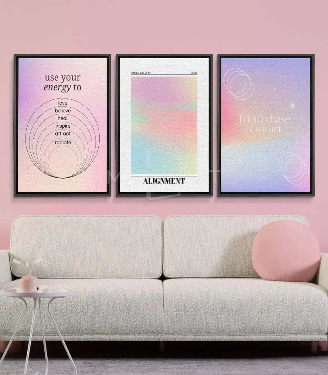 Cuadro Attract tríptico rosa pastel — primer panel con círculos concéntricos y texto motivador, arte mural minimalista Massinart