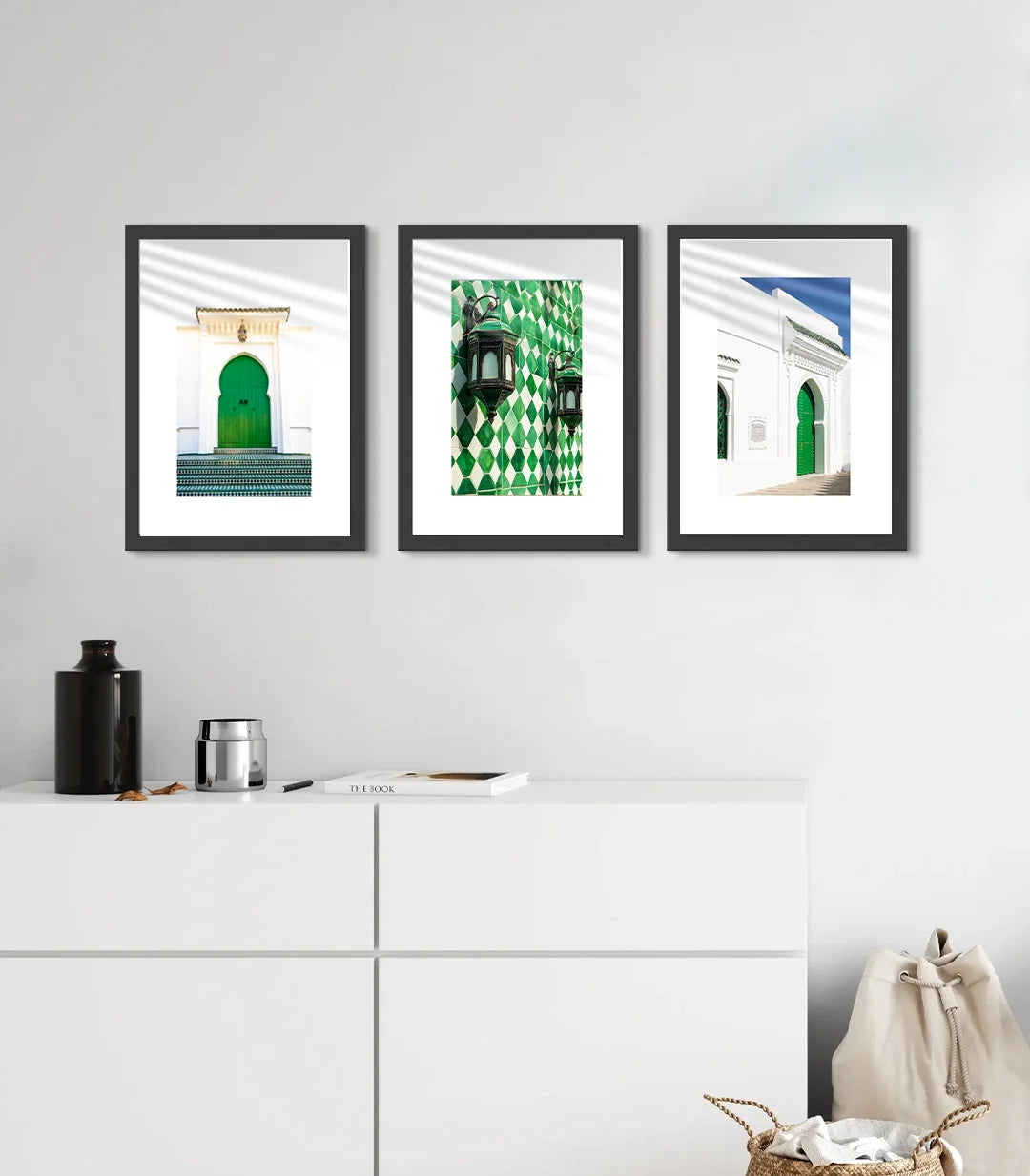 Cuadro fotográfico de puerta verde marroquí con motivos de zellige geométrico — arte mural decorativo — Massinart