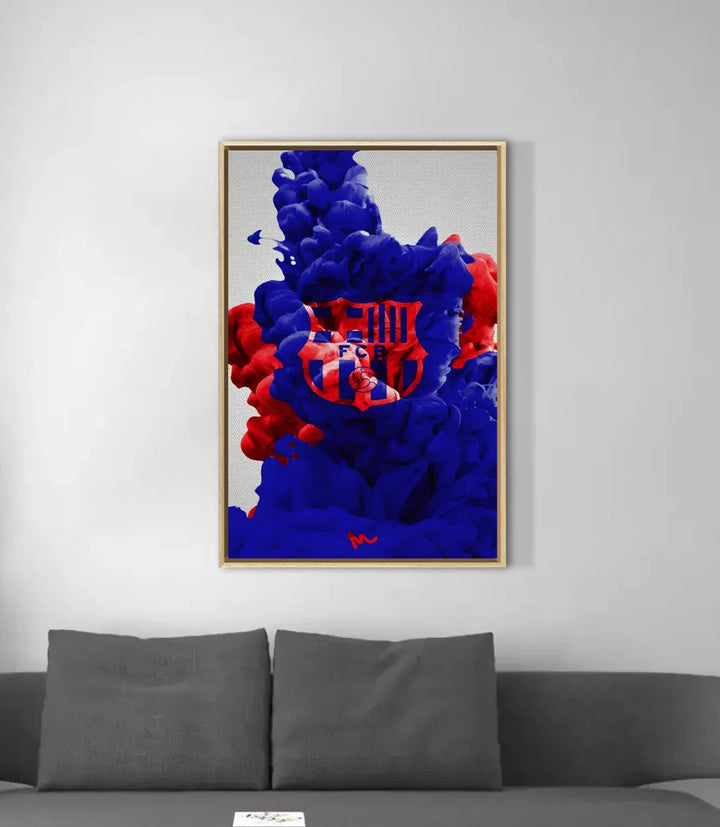 Cuadro FC Barcelona en salón moderno — marco negro sobre sofá gris, decoración contemporánea