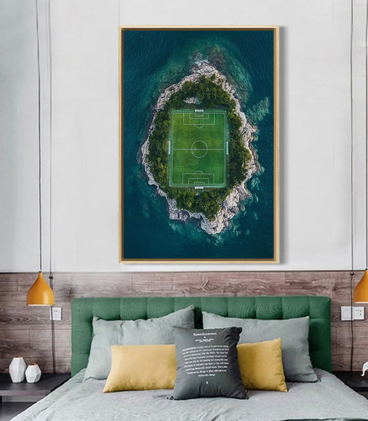 Cuadro Seaside Stadium en salón contemporáneo — marco negro sobre pared blanca