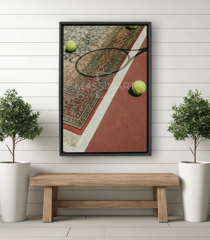 Cuadro decorativo de tenis — raqueta y pelota amarilla sobre alfombra en tonos terracota y beige, estilo photo-art, Massinart