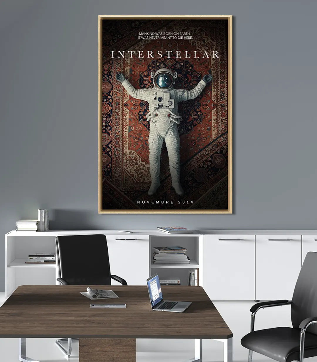 Cuadro Interstellar en decoración de salón moderno — arte mural de ciencia ficción