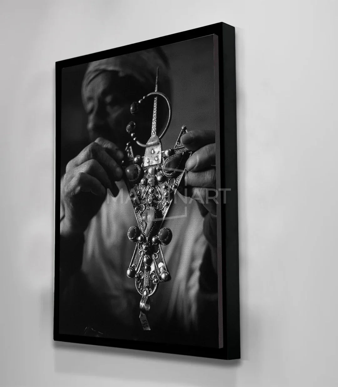 Cuadro Berber Mark en salón moderno — decoración mural con fotografía bereber en blanco y negro, Massinart