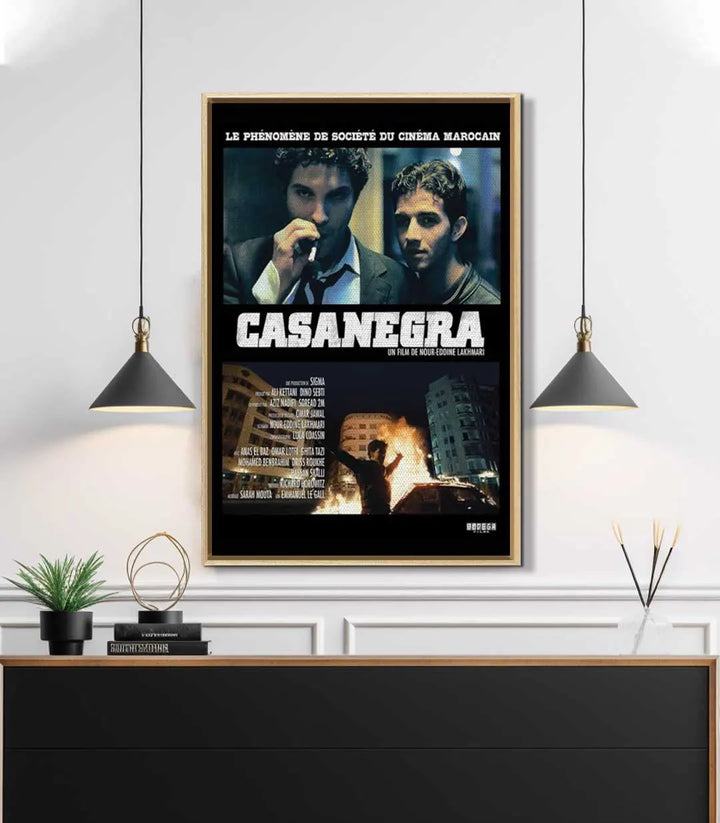 Cuadro Casanegra en salón moderno — decoración mural cinematográfica en blanco y negro