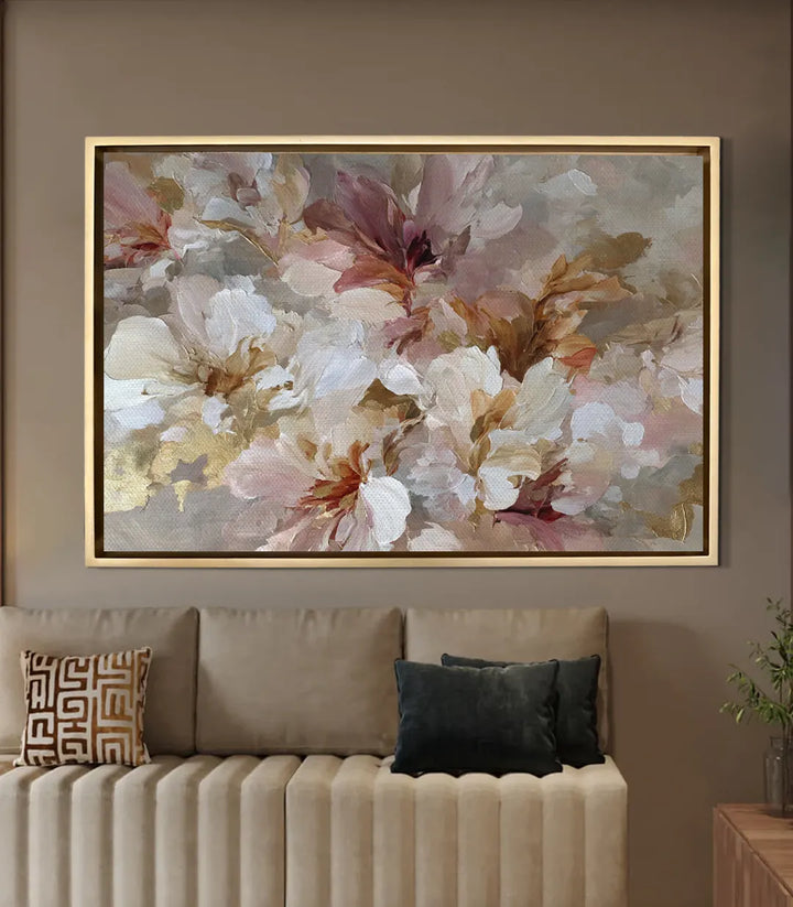 Cuadro Lush Serenity en salón moderno con sofá beige — Massinart
