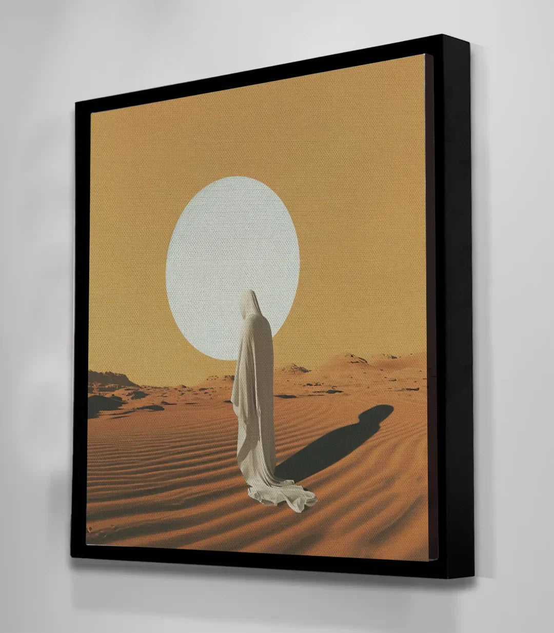 Decoración mural Lost Nomad en espacio minimalista — Massinart