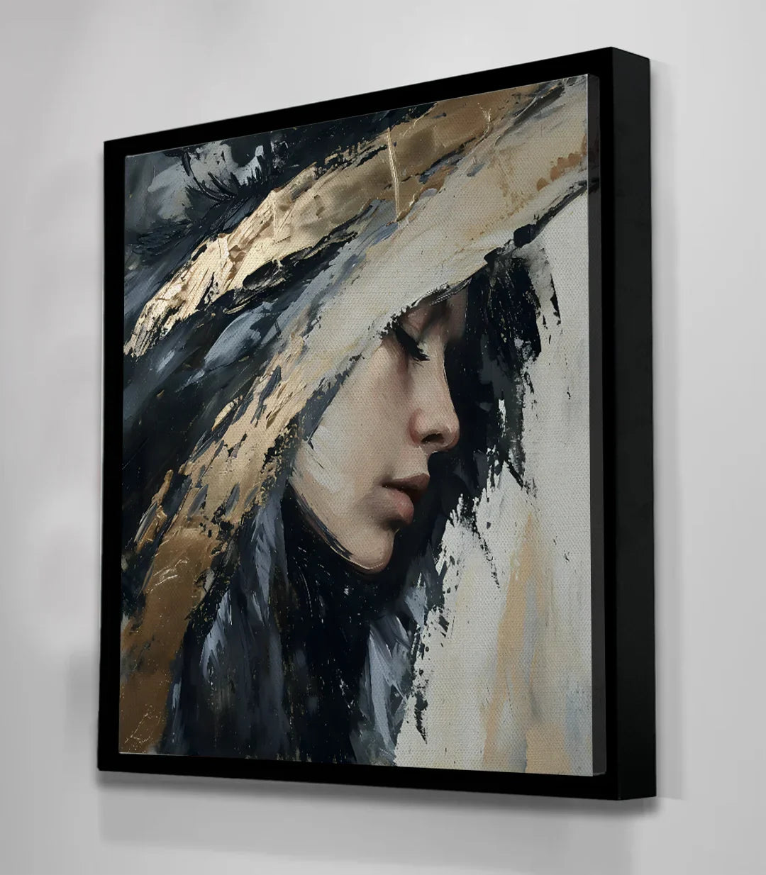 Cuadro Insight en decoración interior contemporánea, pintura dorada y retrato de mujer, Massinart