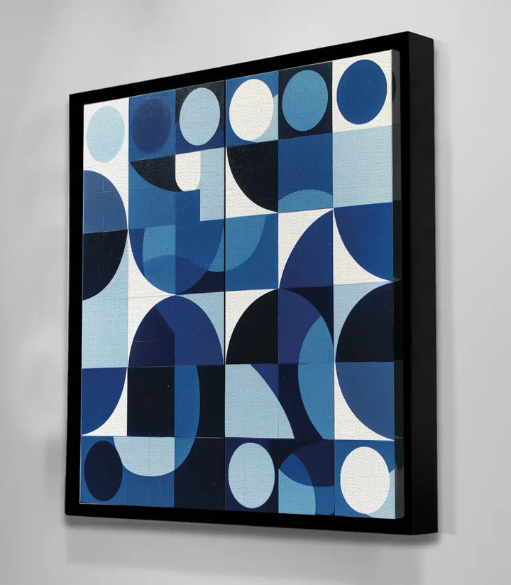 Cuadro Loops en salón Massinart — composición geométrica en tonos azules
