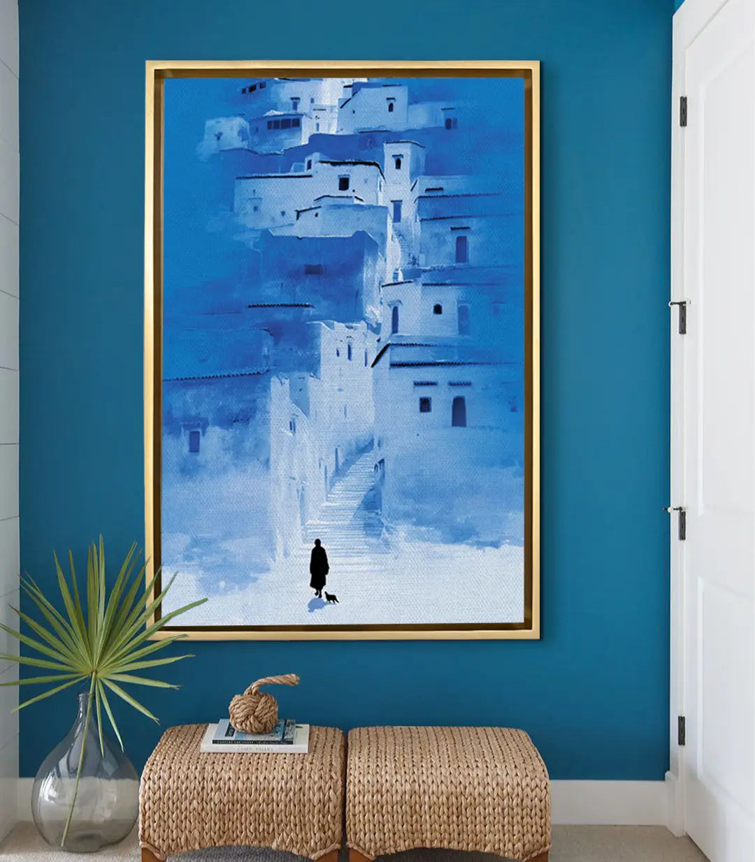 Cuadro Blue Ascent en salón contemporáneo Massinart — pared turquesa con decoración minimalista