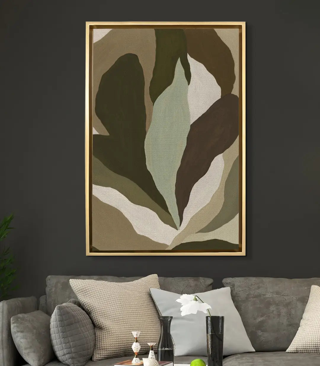 Cuadro Earth Tones sobre sofá gris en salón moderno — decoración de pared Massinart