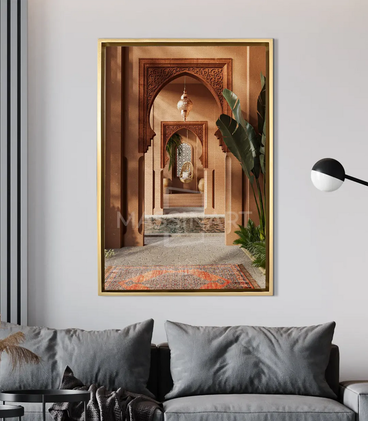 Golden Riad – detalle de arcos de piedra y juego de luces en un riad tradicional marroquí