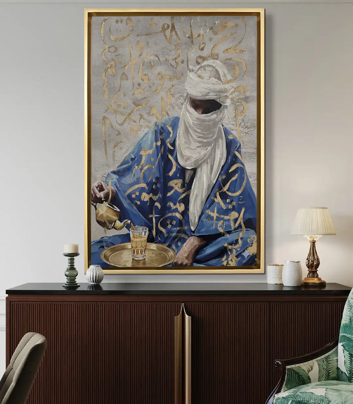 Cuadro Sacred Pour en salón moderno — decoración mural elegante con arte oriental contemporáneo