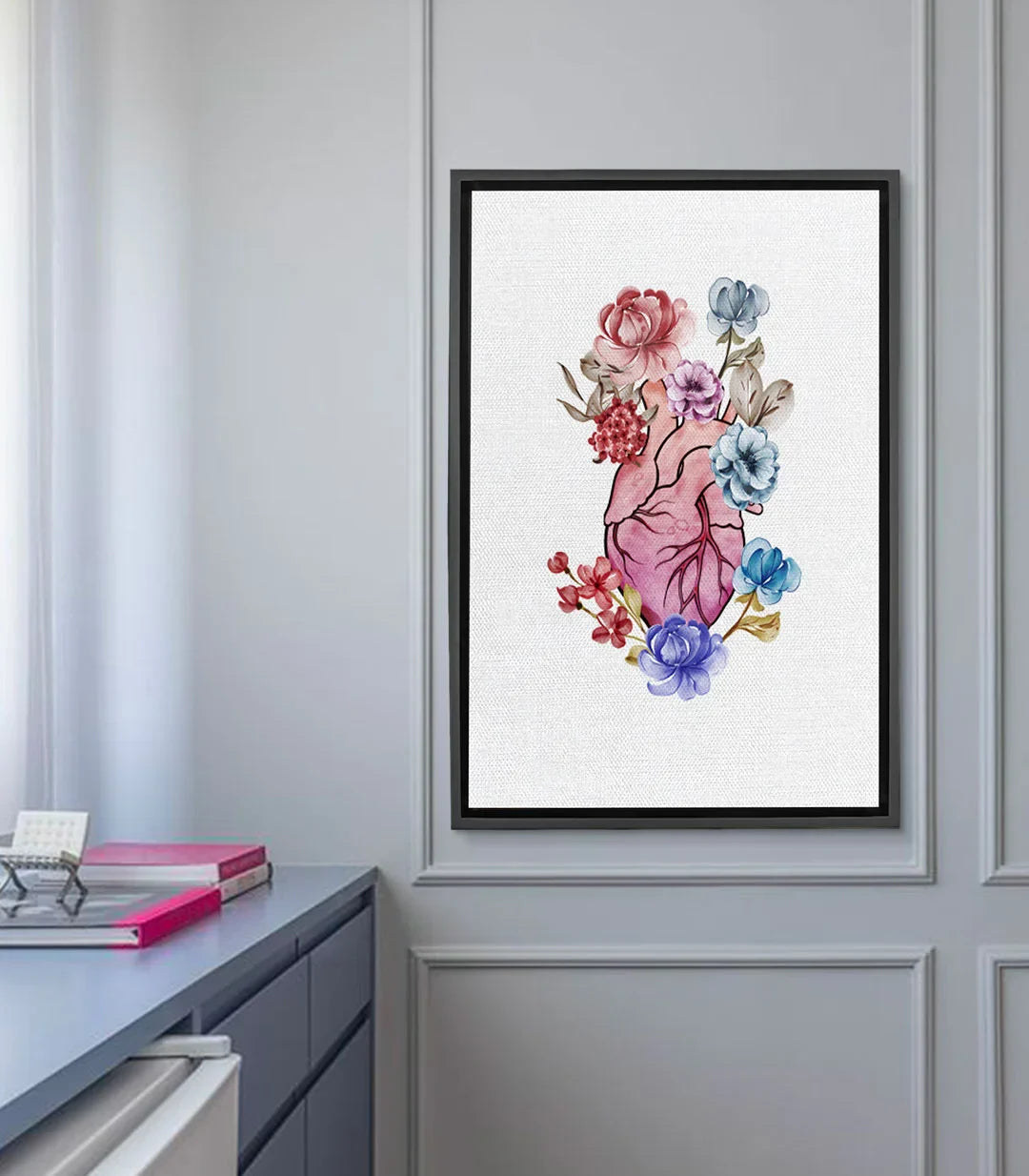 Cuadro Floral Heart — corazón anatómico con flores botánicas en tonos rosa y azul, fondo blanco, estilo acuarela — Massinart