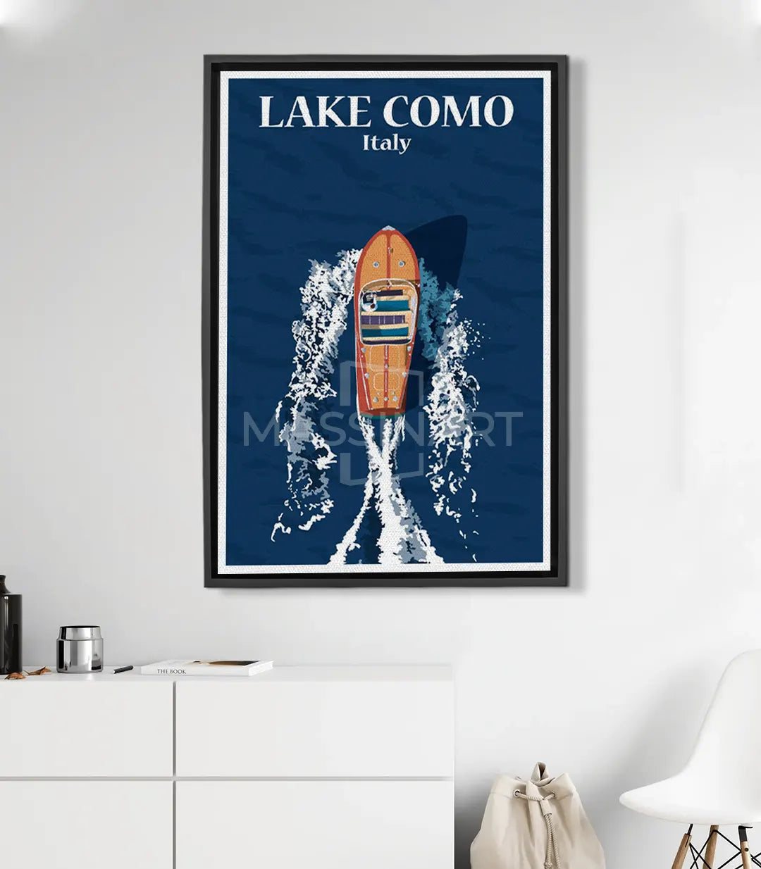 Cuadro decorativo Lake Como — póster retro minimalista con silueta de barco vintage en azul profundo