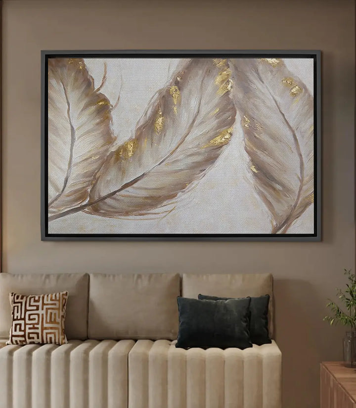 Cuadro Ivory Feathers Massinart — plumas doradas en tonos beige y blanco sobre fondo claro