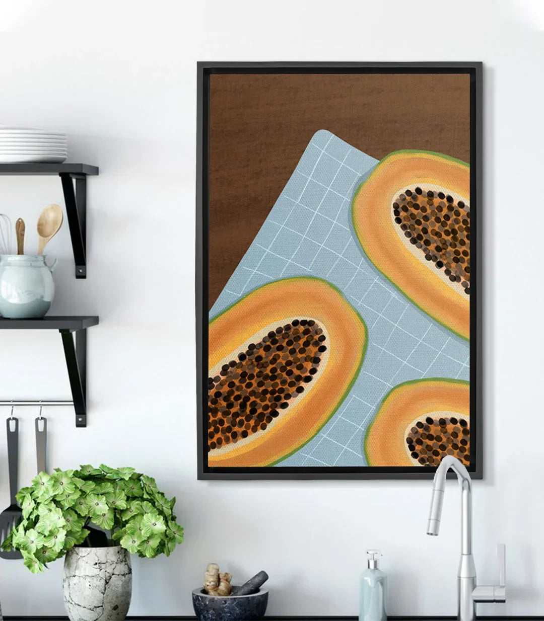 Cuadro papaya Tropical Slice — frutas tropicales con tonos naranjas y semillas negras sobre fondo neutro, Massinart