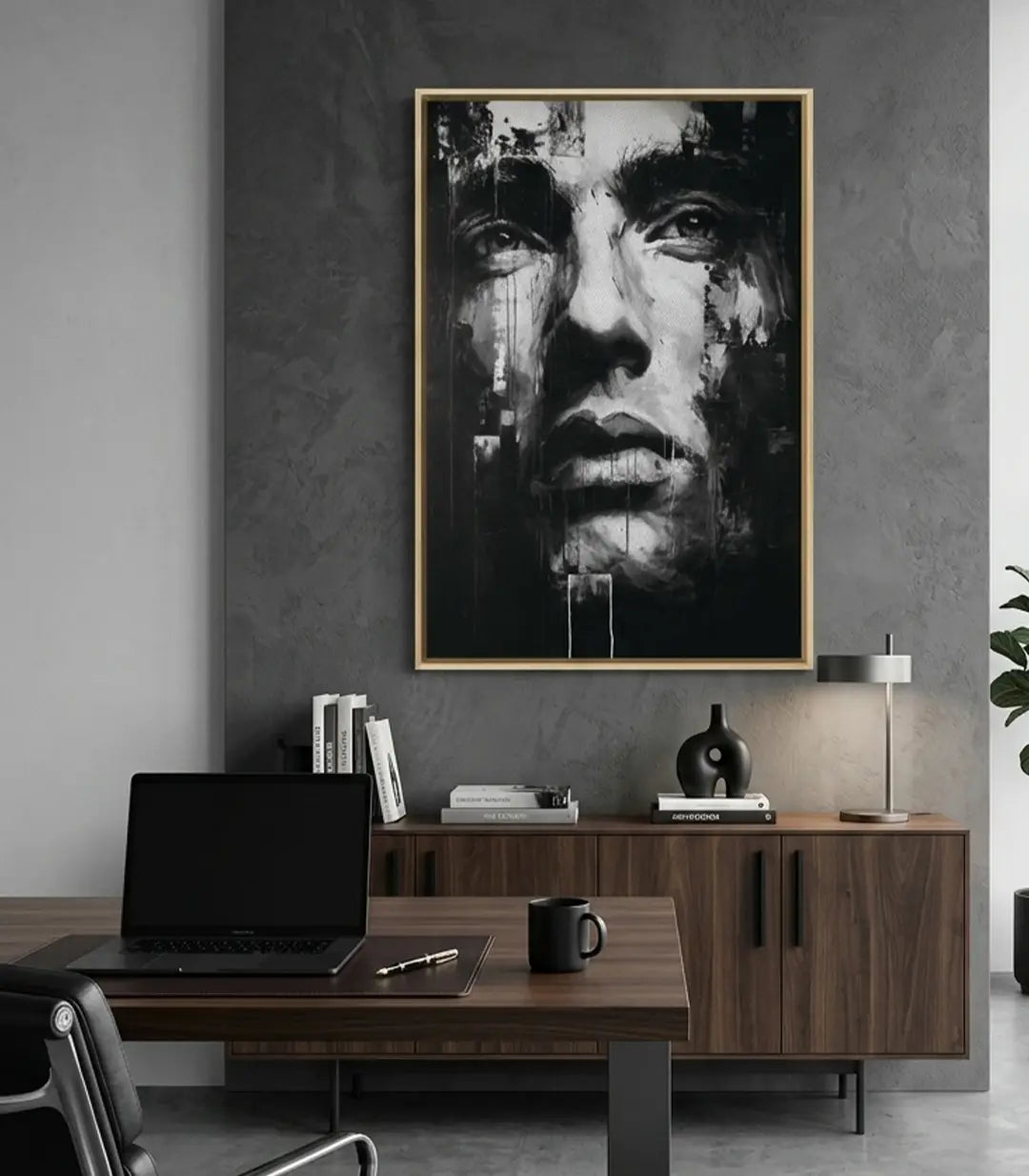 Cuadro retrato vertical en blanco y negro sobre sofá de salón moderno Massinart