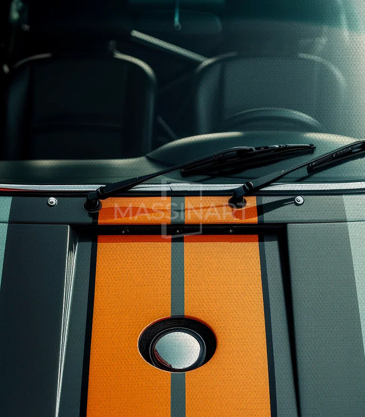 Cuadro coche turquesa y naranja en pasillo decoración moderna Massinart