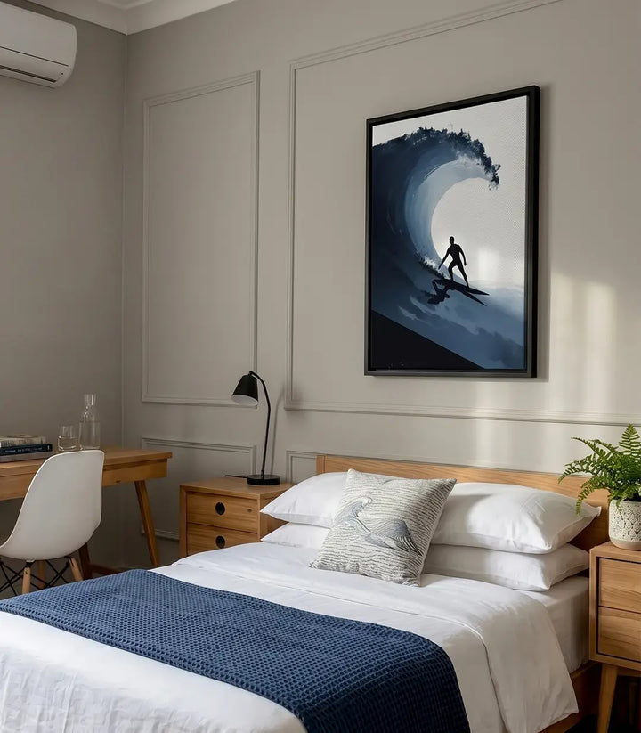 Detalle de impresión en lienzo canvas del cuadro Lone Surfer, silueta de surfista en equilibrio sobre la ola