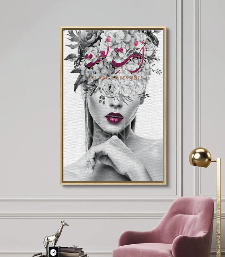 Decoración de pasillo con cuadro vertical de retrato femenino y motivos caligráficos florales — Massinart
