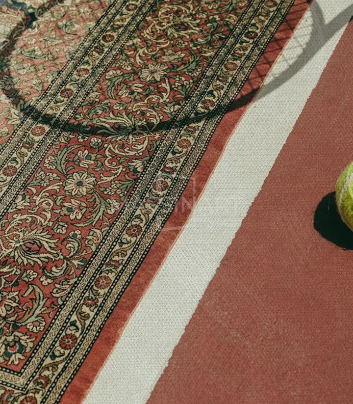 Cuadro Tennis Tapis en dormitorio, composición geométrica en tonos ocre y amarillo, Massinart