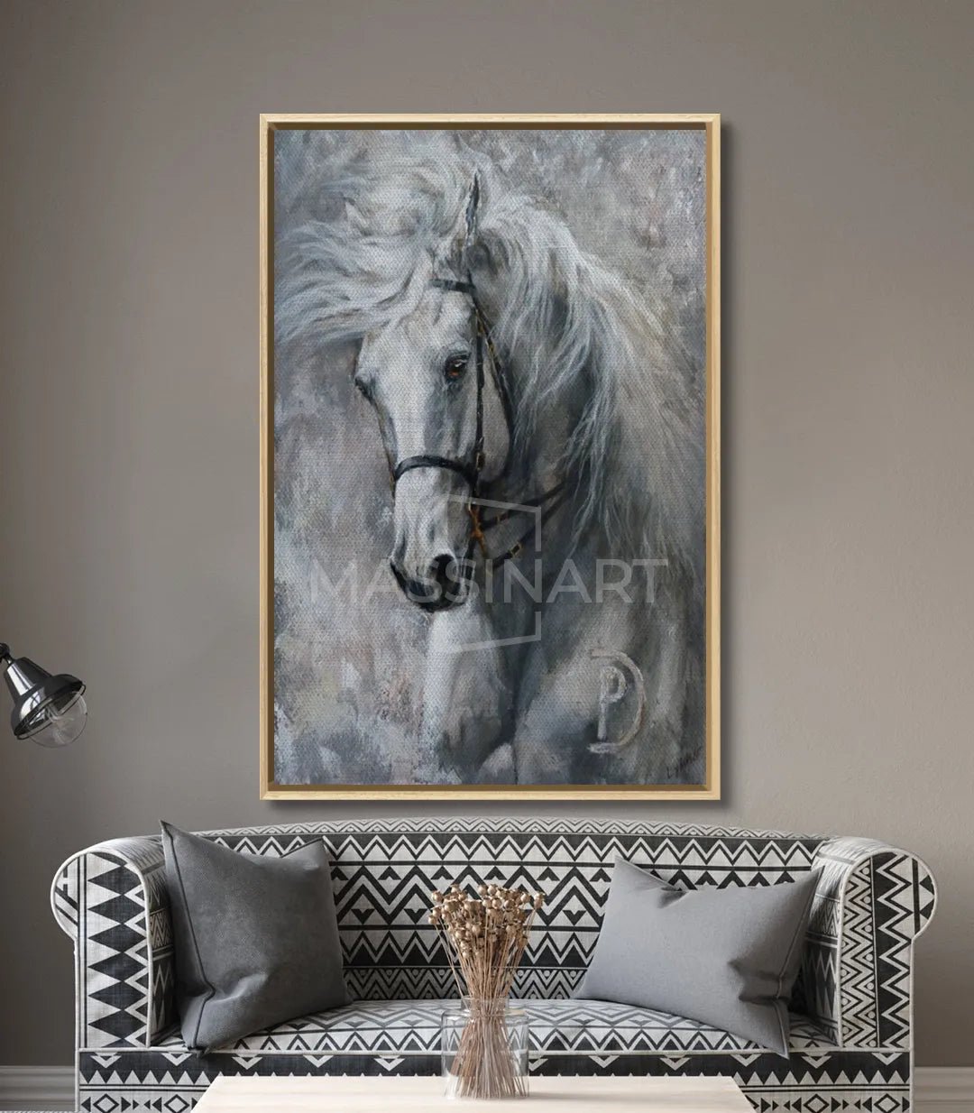 Cuadro retrato de caballo decoración interior gris Massinart — ambiente salón contemporáneo