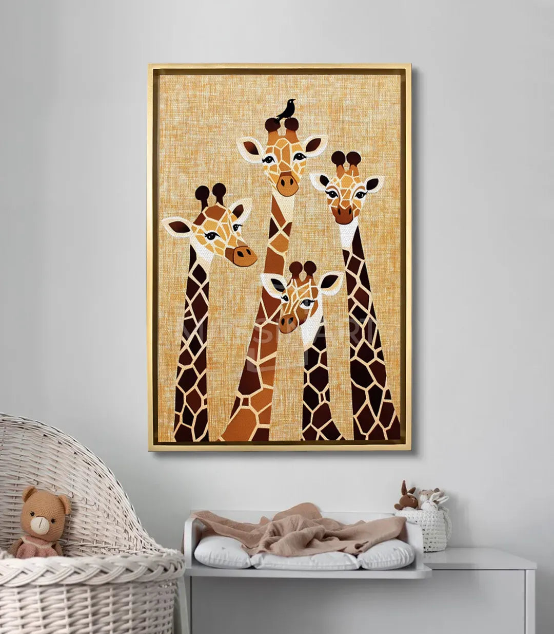 Cuadro jirafas Massinart en habitación infantil — ambientación sobre mueble con decoración moderna