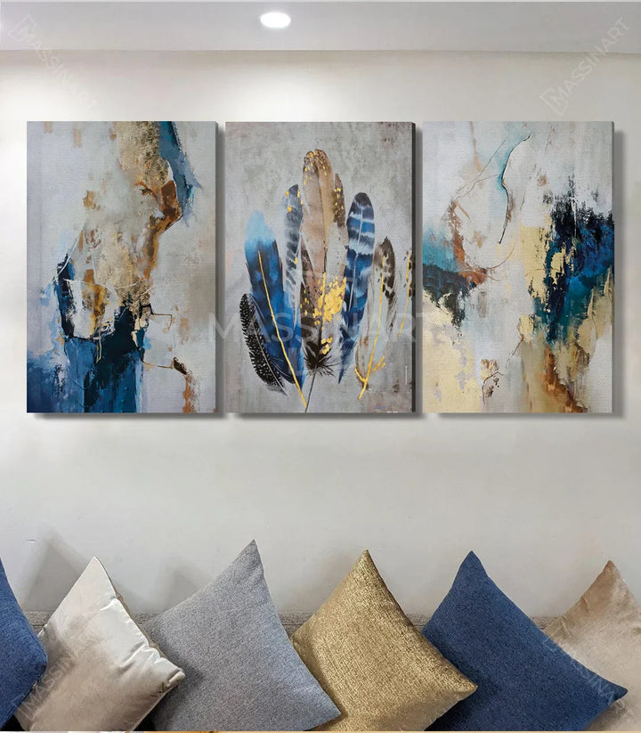 Tríptico de plumas azules en salón moderno, decoración de pared Massinart