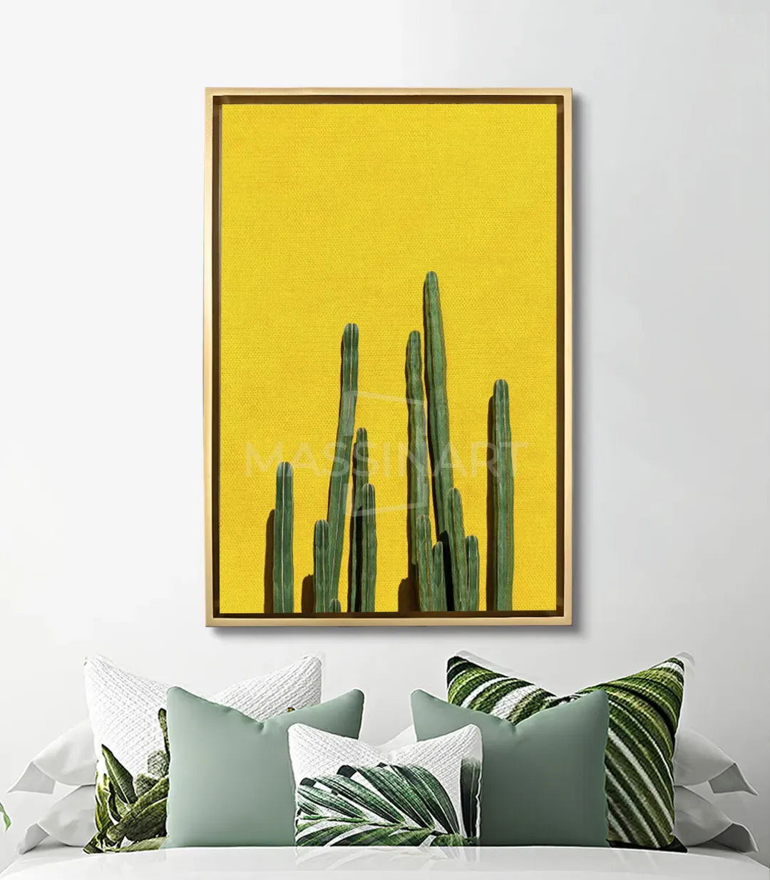 Cuadro cactus amarillo sobre sofá gris en salón moderno — Massinart