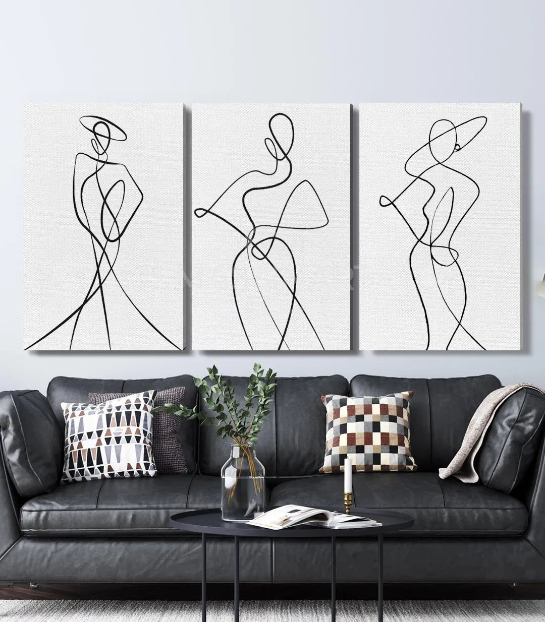 Detalle marco negro tríptico silueta femenina arte lineal Massinart