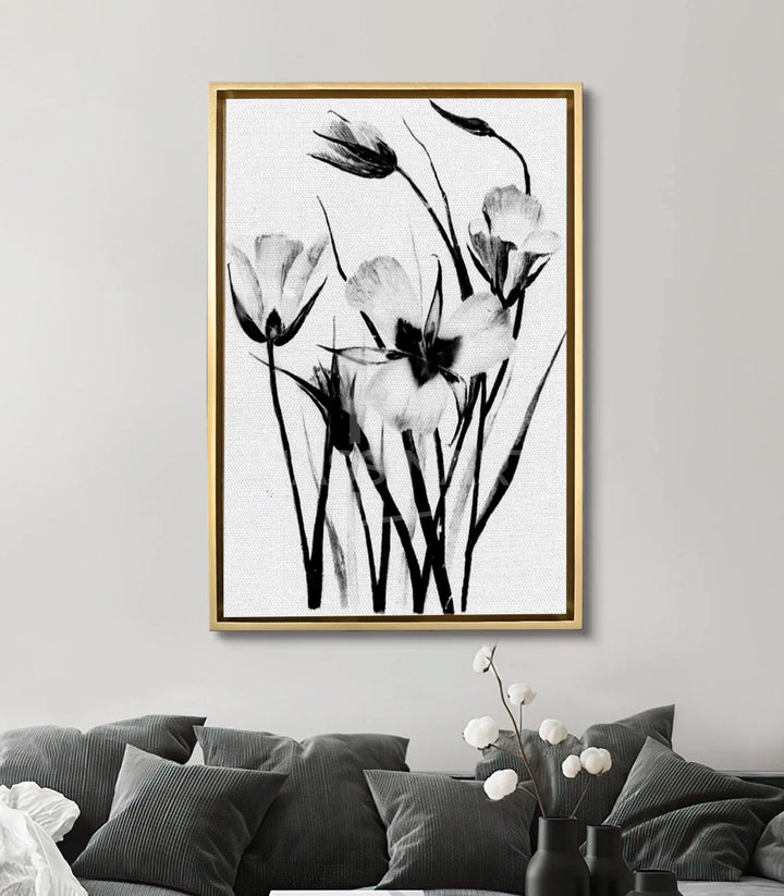 Cuadro Dark Petals en ambientación de salón gris moderno, Massinart