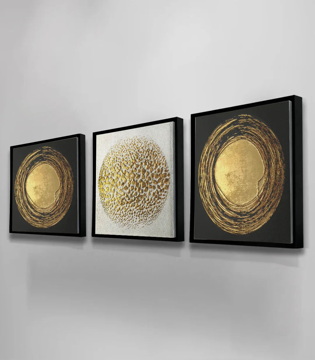 Dormitorio elegante decorado con cuadros abstractos de círculos dorados - Massinart