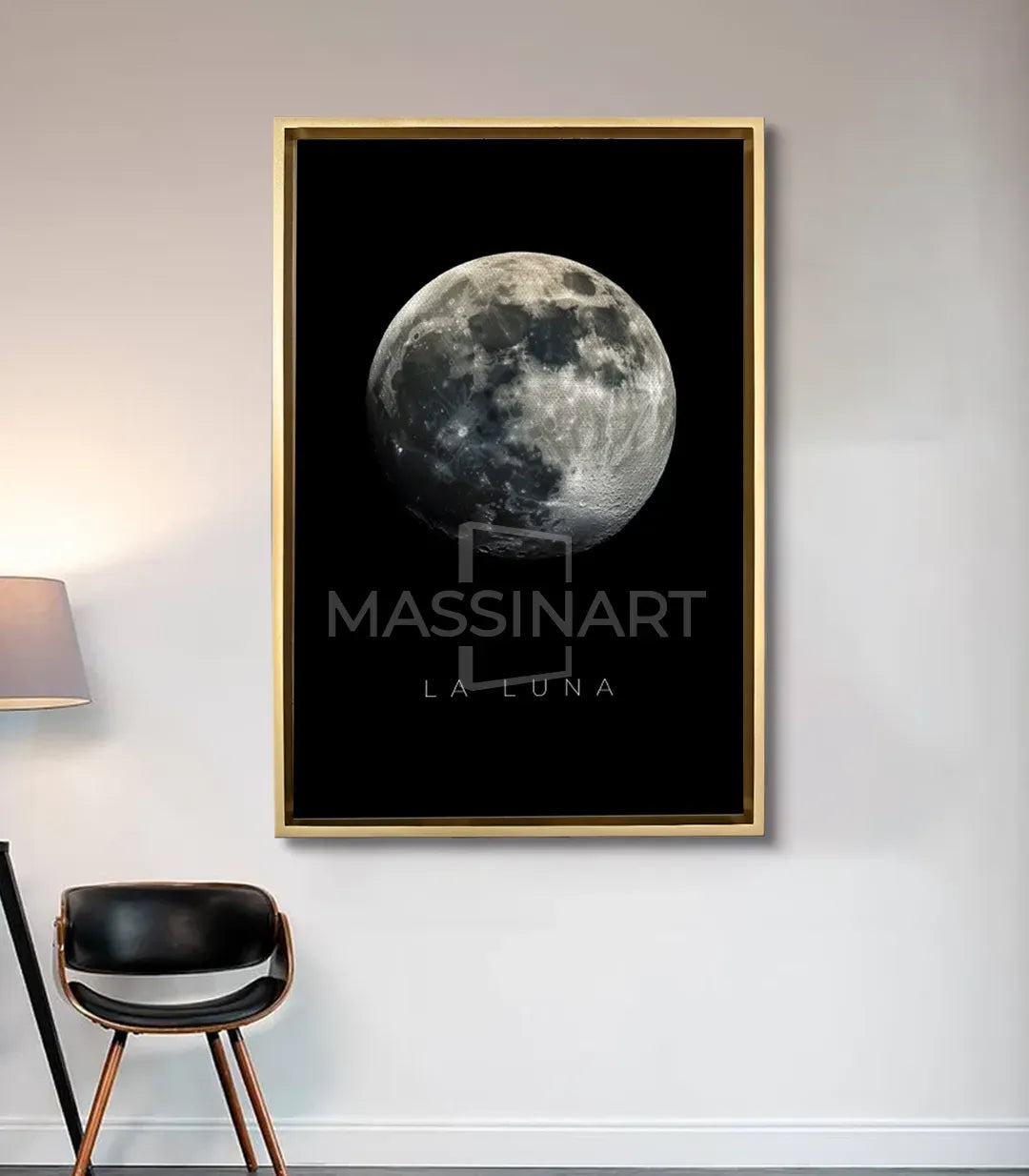Ambientación salón moderno — cuadro La Luna enmarcado en gris y negro, Massinart