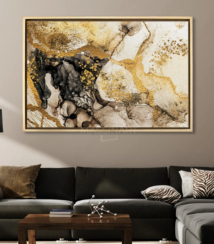 Ambientación salón moderno — cuadro Inspiration abstracto dorado sobre sofá negro