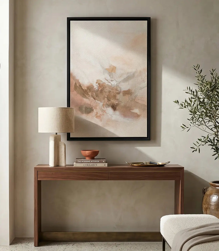 Cuadro Beige Pulse expuesto en un salón moderno de decoración minimalista